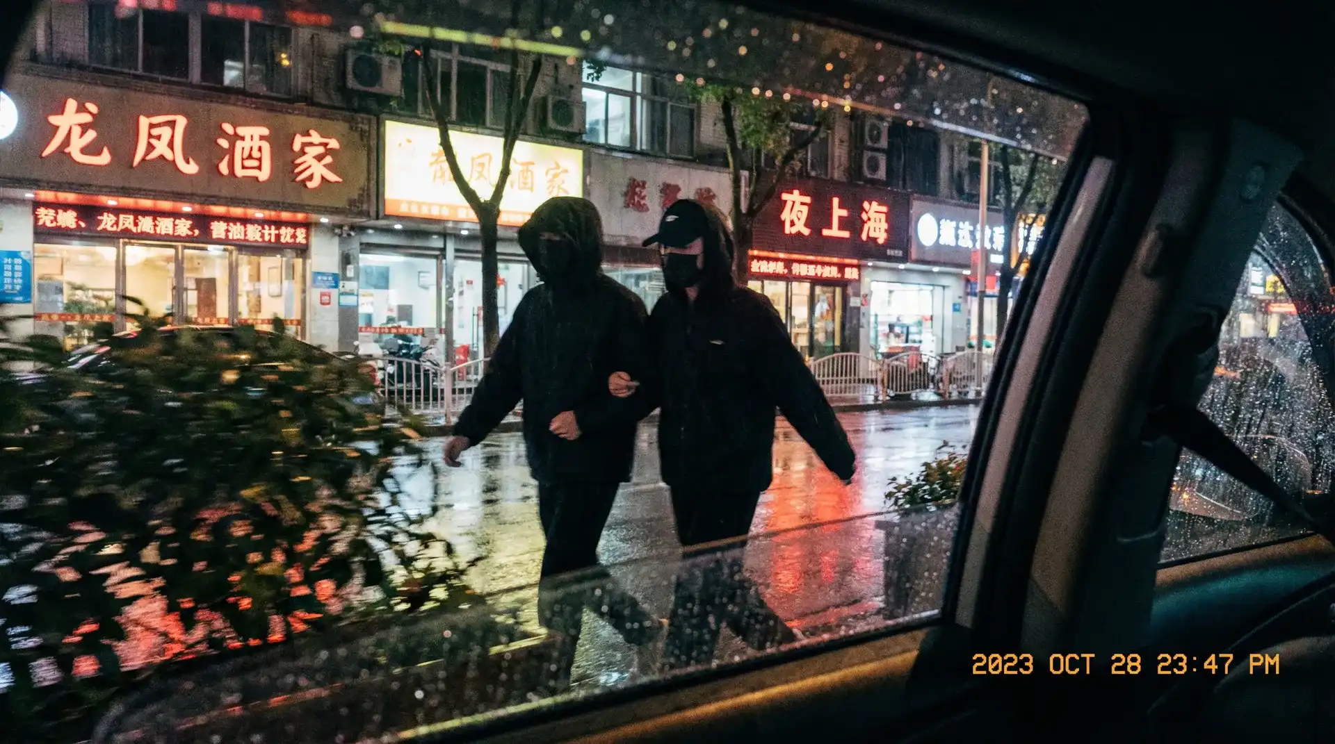 Bsport体育官网 - 顶流明星深夜密会现场抓拍照片